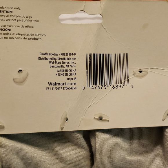 Host pick 2/25/25 Baby play mat ,bib,and cloth shoes - Picture 9 of 9